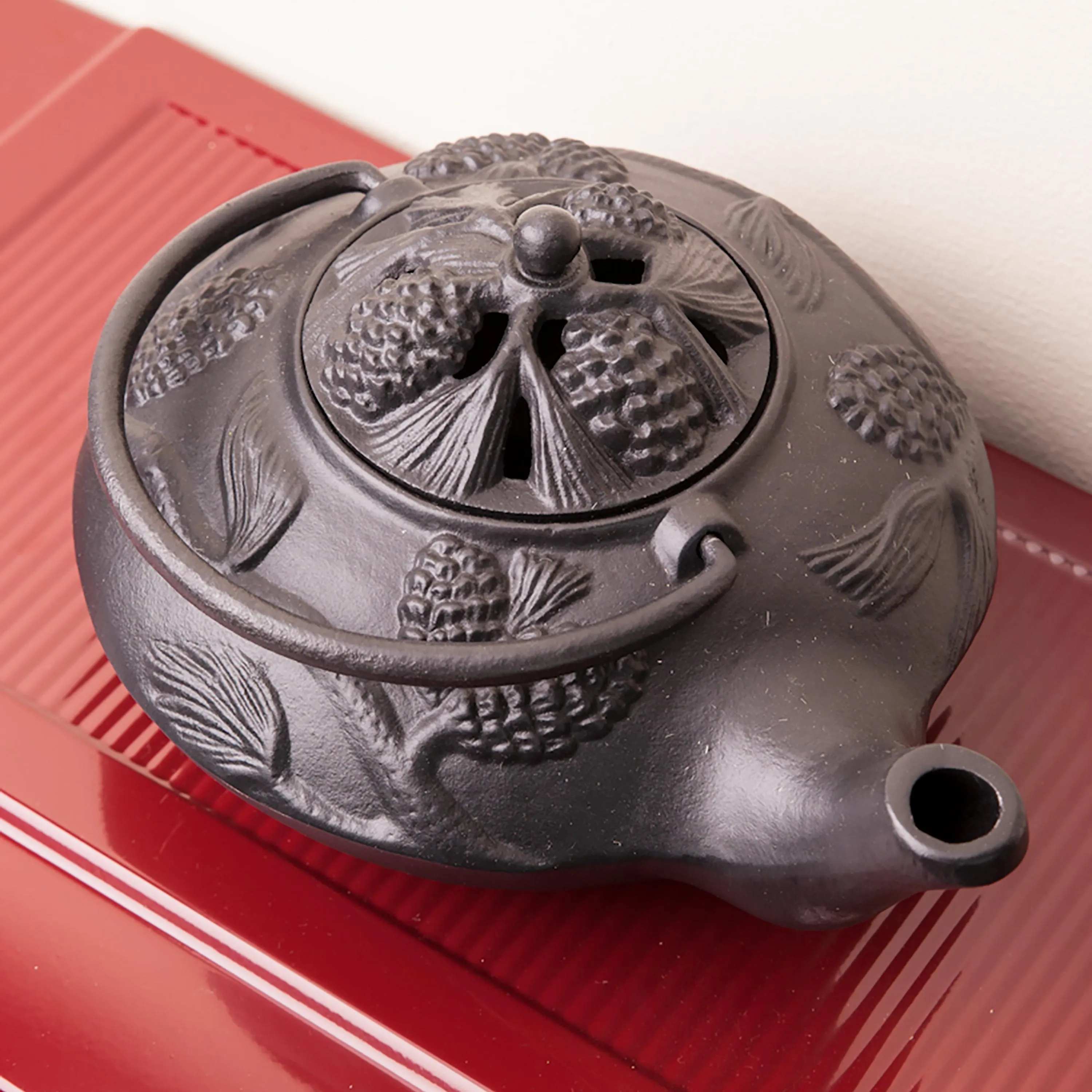 Cast Iron Wood Stove Kettle Steamer with Pine Cone Design