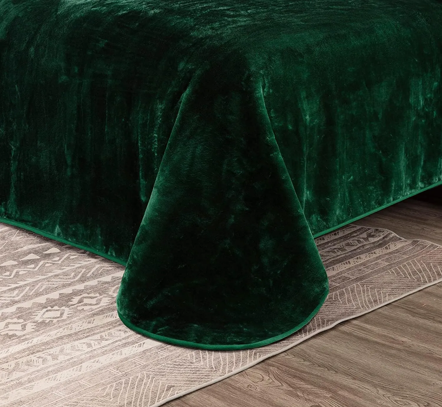 Chezmoi Collection Solid Green Bed Blanket Heavy Thick One Ply Fur Korean Mink Blanket King Size (Oversized Queen) 85"x95", 9-Pound