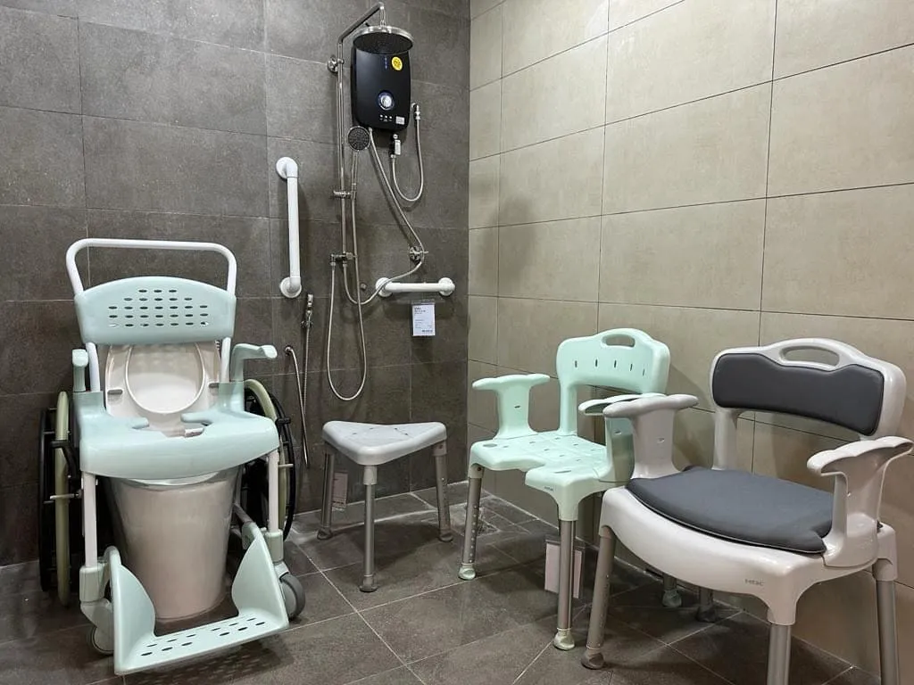 Shower Commode Chair Back Opening | Etac Clean